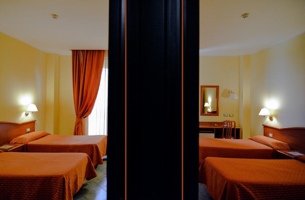 Hotel Degli Amici Artena Habitación foto